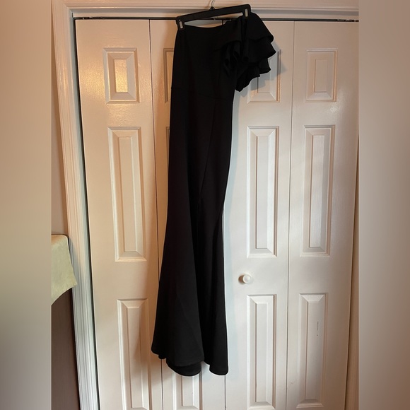 Black formal dress - Picture 2 of 3